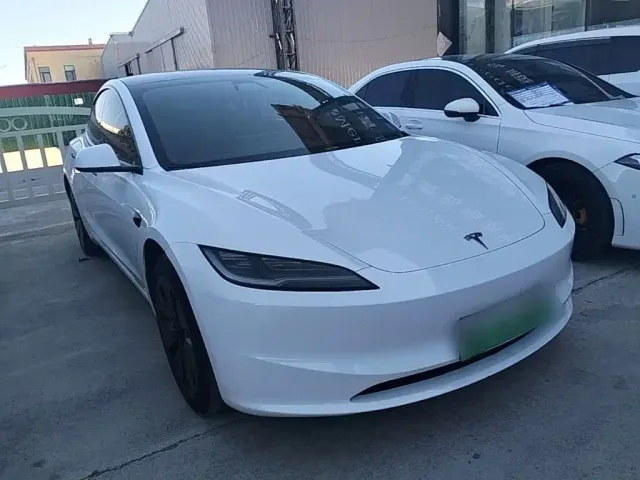 Tesla Model 3 — Фото автомобиля 3