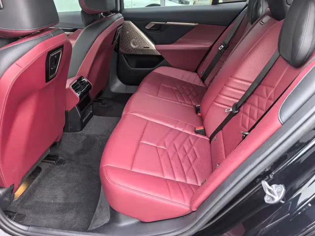 BMW 5 Series — Фото автомобиля 6