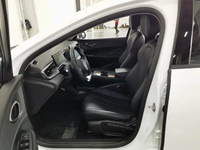 BYD Seal 05 DM-i — Фото автомобиля 10