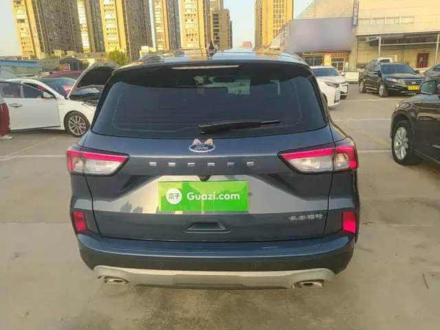 Ford Escape — Фото автомобиля 3