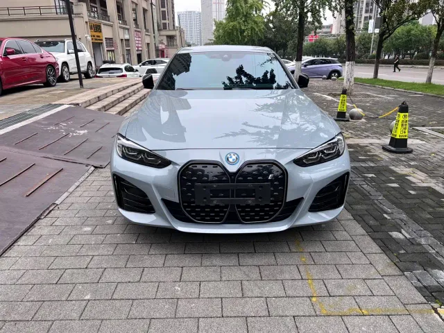 BMW i4 — Фото автомобиля 2