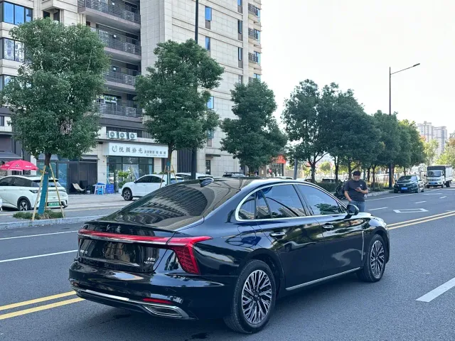 Hongqi H5 — Фото автомобиля 16