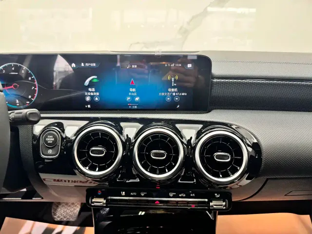 Mercedes-Benz A-Class — Фото автомобиля 11