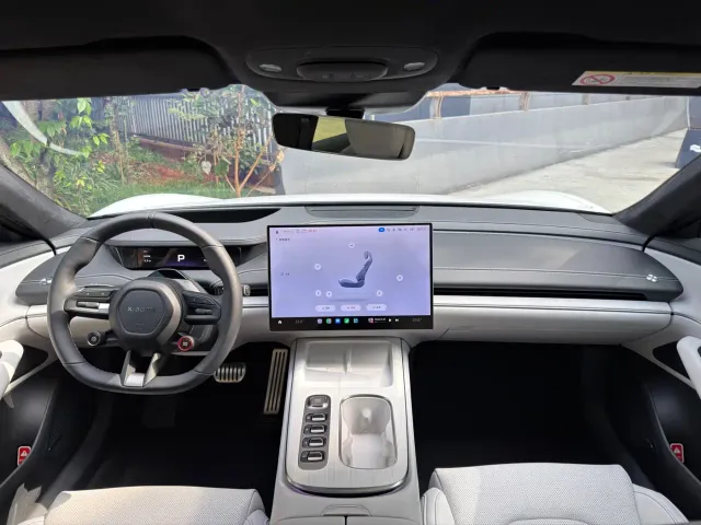 Xiaomi SU7 — Фото автомобиля 12