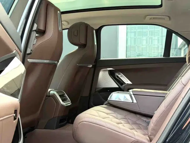BMW 7 Series — Фото автомобиля 6