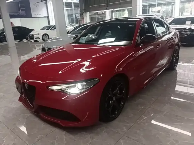 Фотография автомобиля — Alfa Romeo Giulia