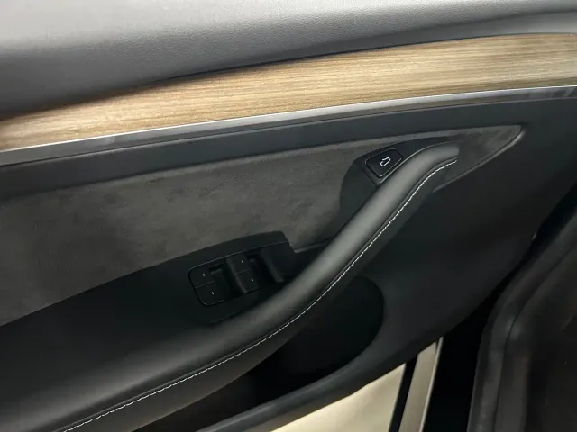 Tesla Model Y — Фото автомобиля 19
