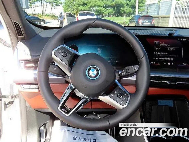 BMW iX1 U11 — Фото автомобиля 12