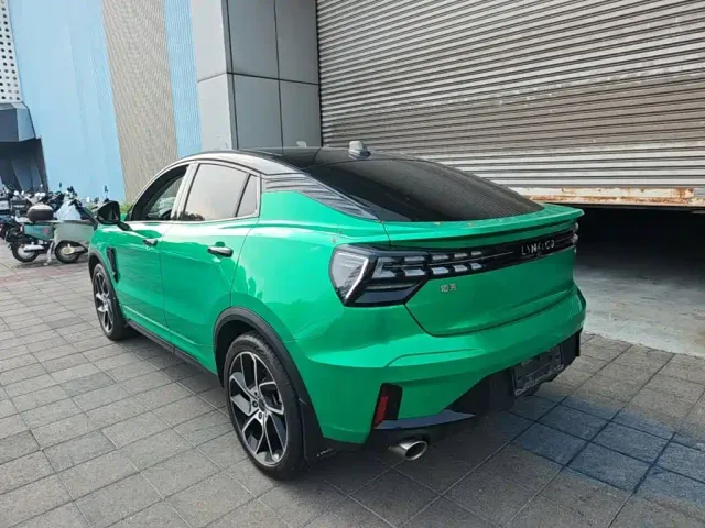 Lynk & Co 05 — Фото автомобиля 4