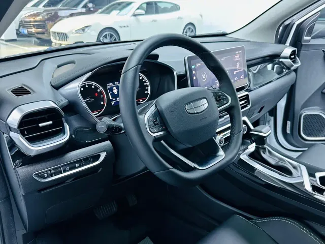 Geely Binyue — Фото автомобиля 5