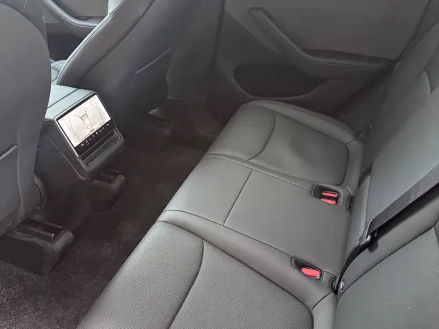 Tesla Model Y — Фото автомобиля 6