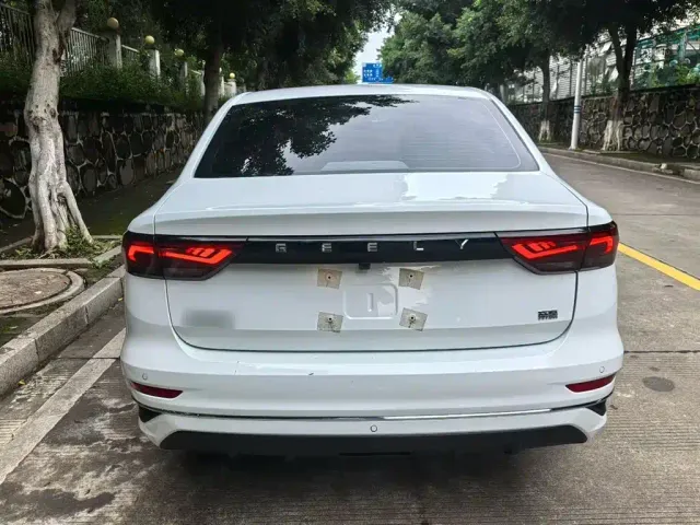 Geely Emgrand — Фото автомобиля 5