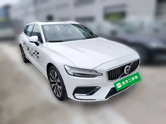 Volvo V60 — Фото автомобиля 5