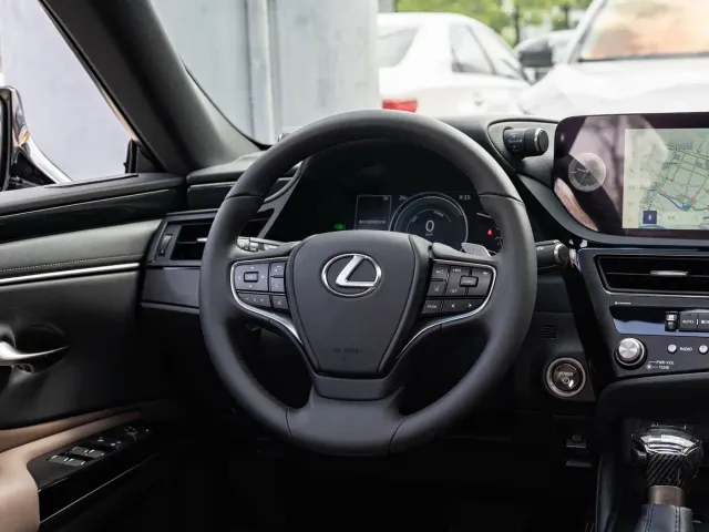 Lexus ES — Фото автомобиля 13
