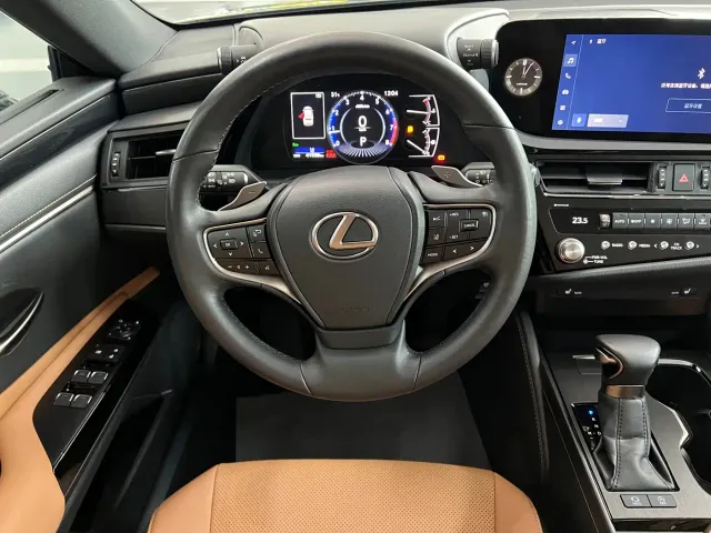 Lexus ES — Фото автомобиля 15