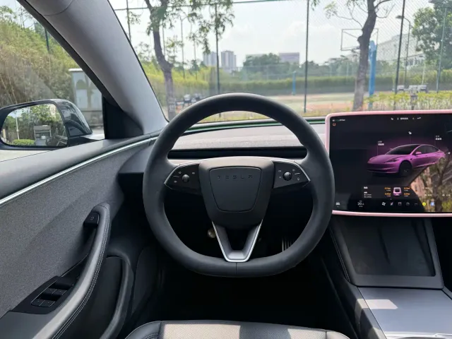 Tesla Model 3 — Фото автомобиля 5