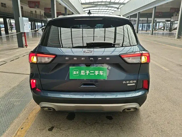 Ford Escape — Фото автомобиля 5