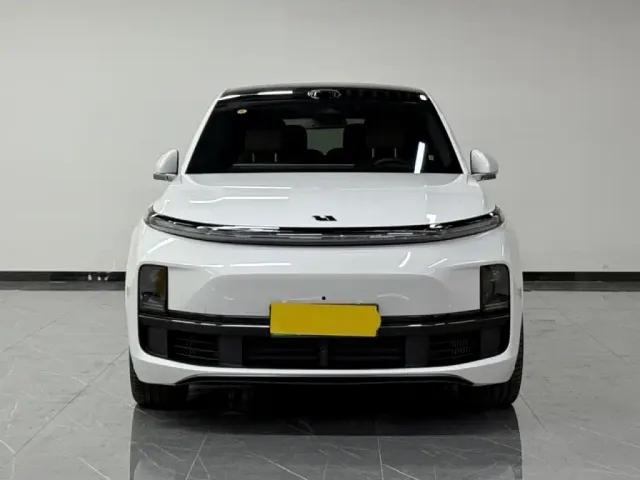 Li Auto L8 — Фото автомобиля 5