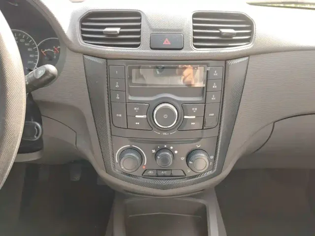 Wuling Hongguang — Фото автомобиля 12
