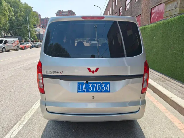 Wuling Hongguang V — Фото автомобиля 5