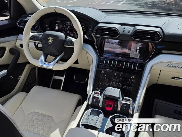 Lamborghini Urus — Фото автомобиля 9