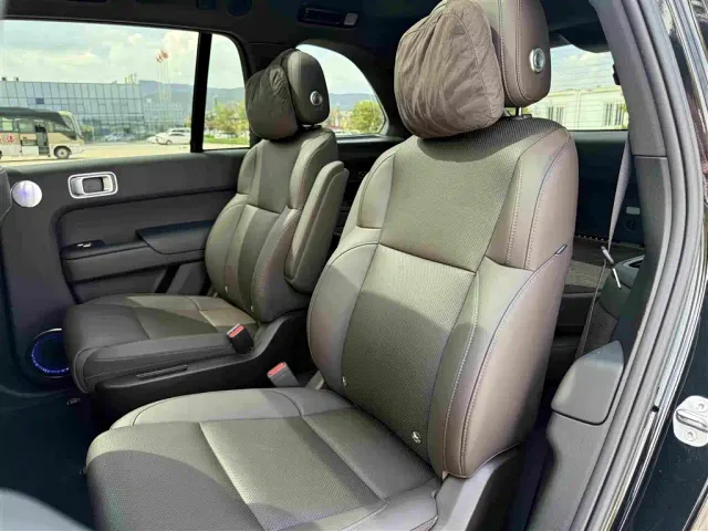 Li Auto L8 — Фото автомобиля 11