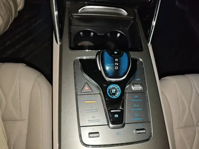 BYD Tang New Energy 2024 DM-i Glory Edition 112KM Deluxe — Фото автомобиля 13
