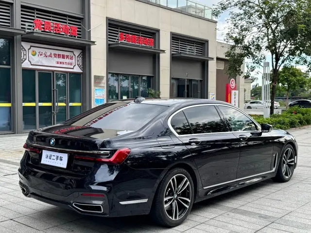 BMW 7 Series — Фото автомобиля 13