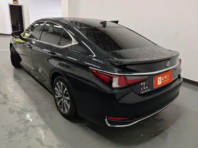 Lexus ES — Фото автомобиля 7