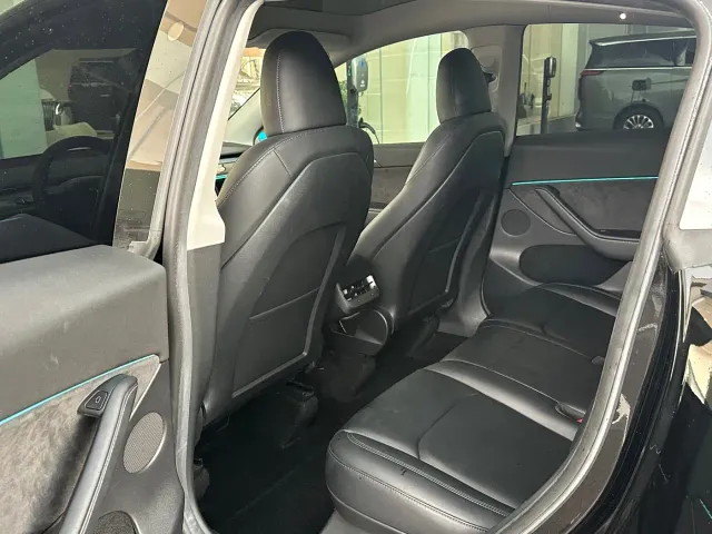 Tesla Model Y — Фото автомобиля 6