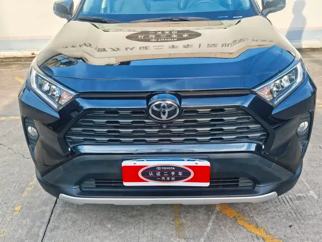 Toyota RAV4 — Фото автомобиля 3