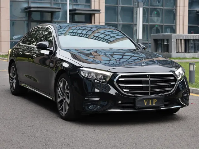 Mercedes-Benz E-Class — Фото автомобиля 3