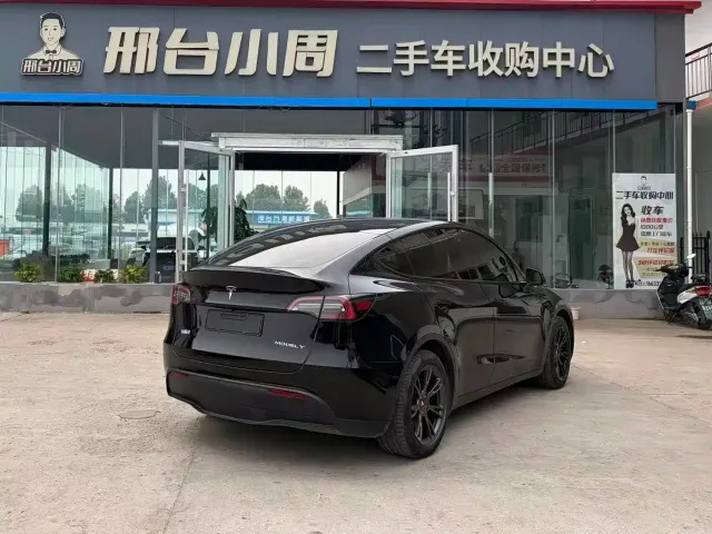 Tesla Model Y — Фото автомобиля 9