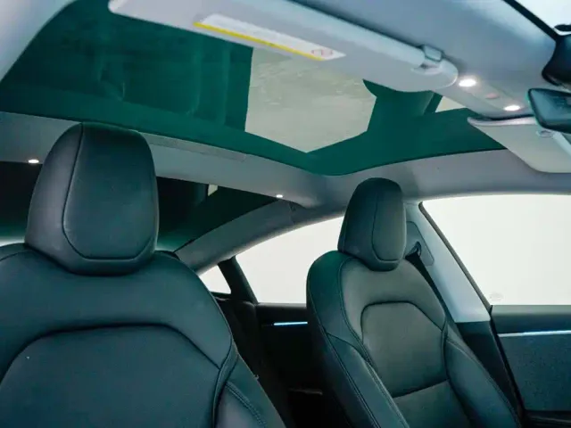 Tesla Model 3 — Фото автомобиля 7