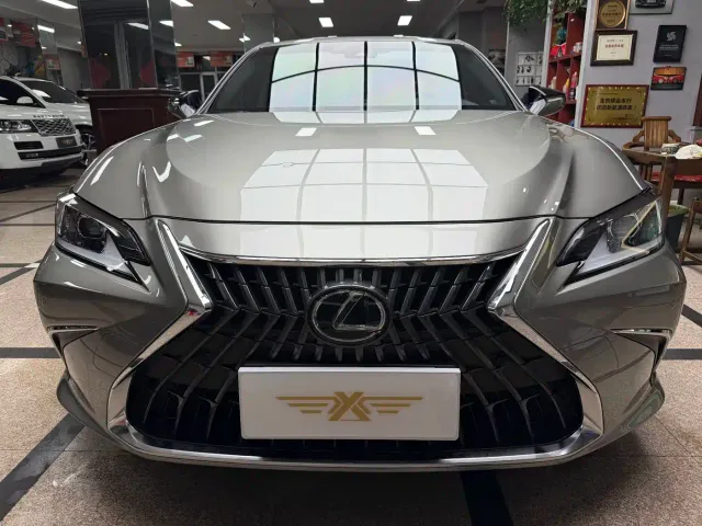 Lexus ES — Фото автомобиля 2