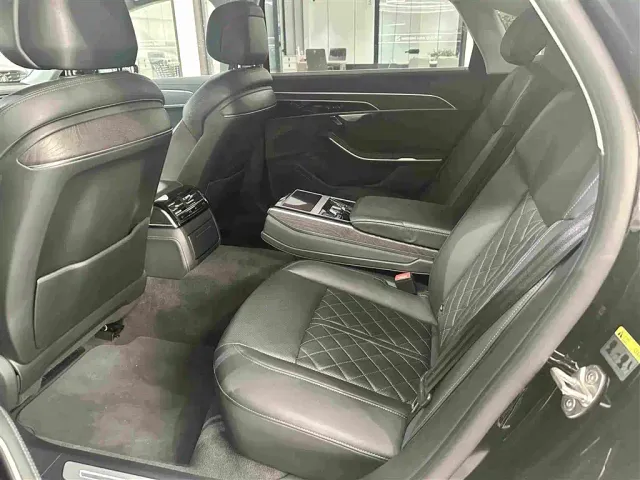 Audi A8 — Фото автомобиля 13