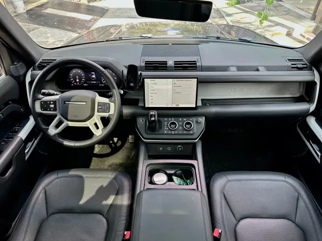 Land Rover Defender — Фото автомобиля 5