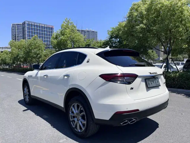 Maserati Levante — Фото автомобиля 8