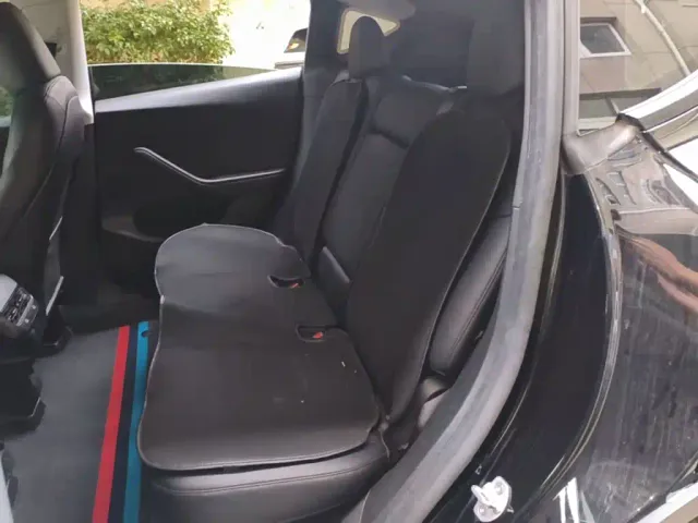 Tesla Model Y — Фото автомобиля 16