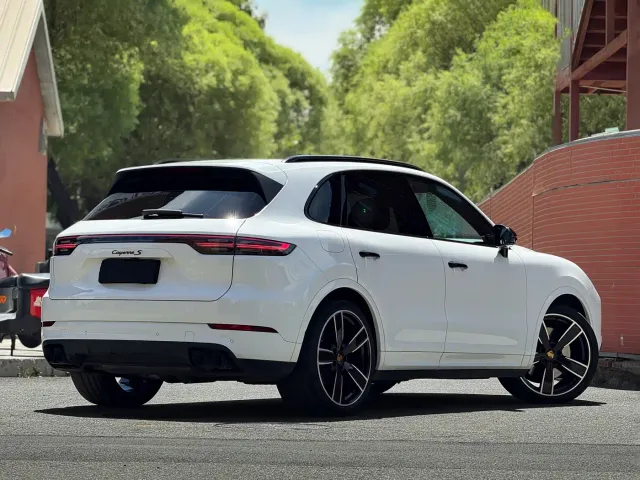 Porsche Cayenne — Фото автомобиля 16