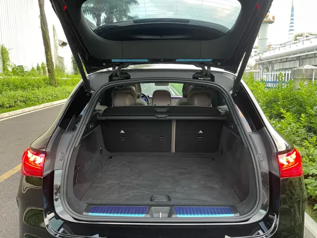 Mercedes-Benz EQE SUV — Фото автомобиля 14