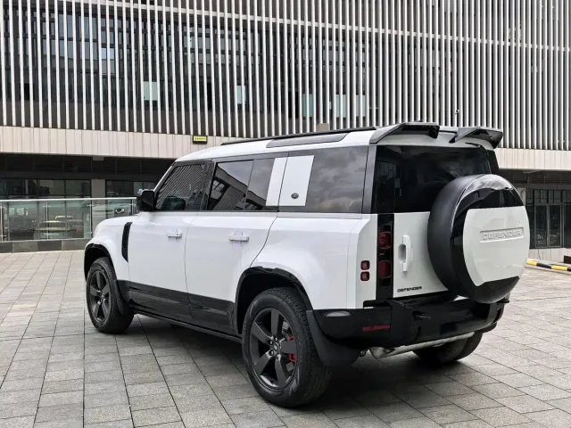 Land Rover Defender — Фото автомобиля 7