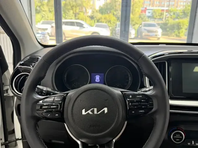 Kia KX1 — Фото автомобиля 11