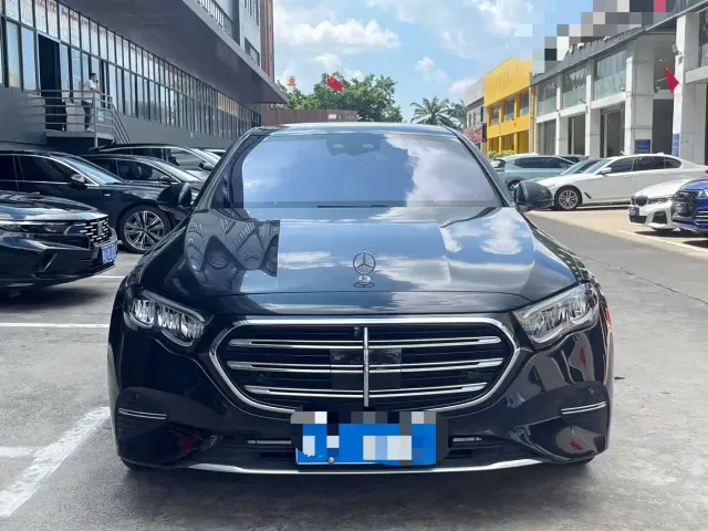 Mercedes-Benz E-Class — Фото автомобиля 2
