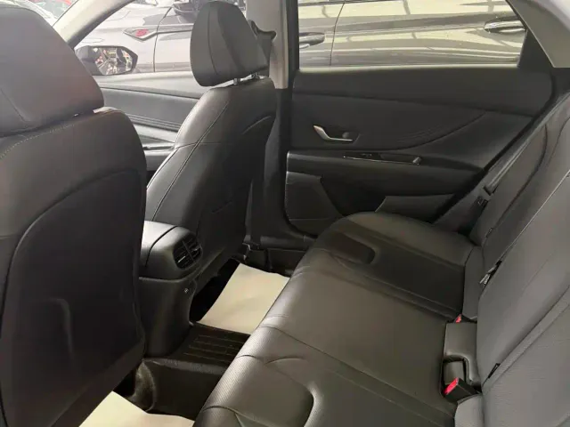 Hyundai Elantra — Фото автомобиля 23