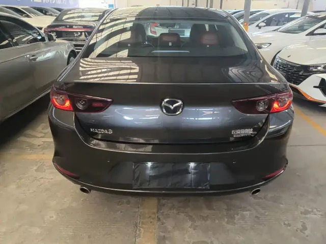 Mazda Axela — Фото автомобиля 5