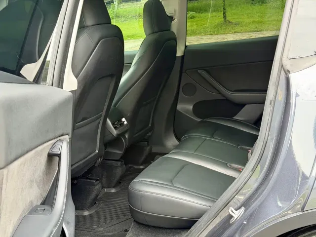 Tesla Model Y — Фото автомобиля 8