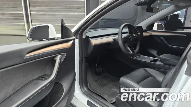 Tesla Model Y — Фото автомобиля 10