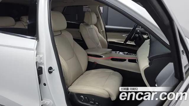 Genesis GV70 — Фото автомобиля 16