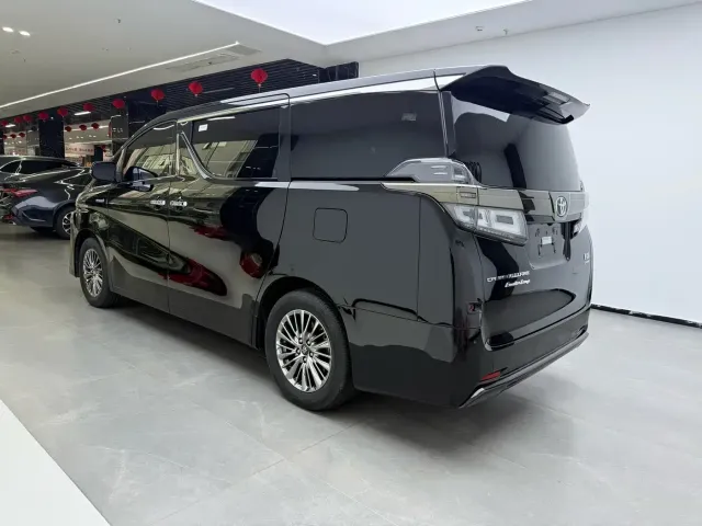Toyota Vellfire 2023 Crown Hybrid 2.5L HV Premium — Фото автомобиля 4